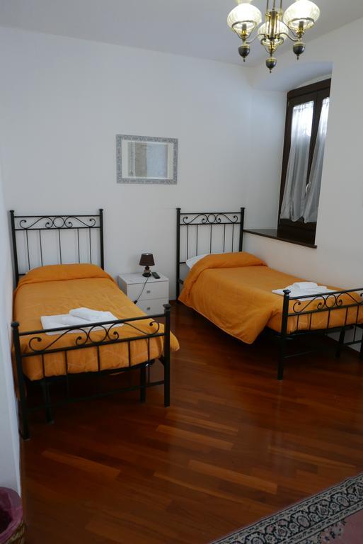 Bed and Breakfast Ai Tre Portoni Trient Exterior foto