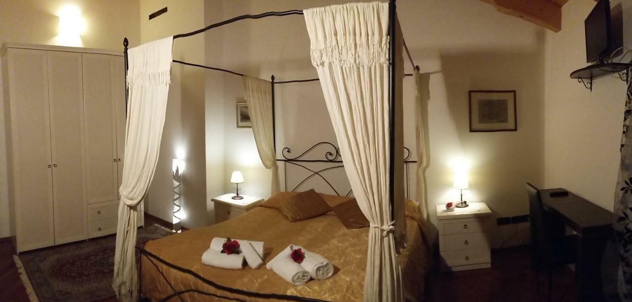 Bed and Breakfast Ai Tre Portoni Trient Exterior foto