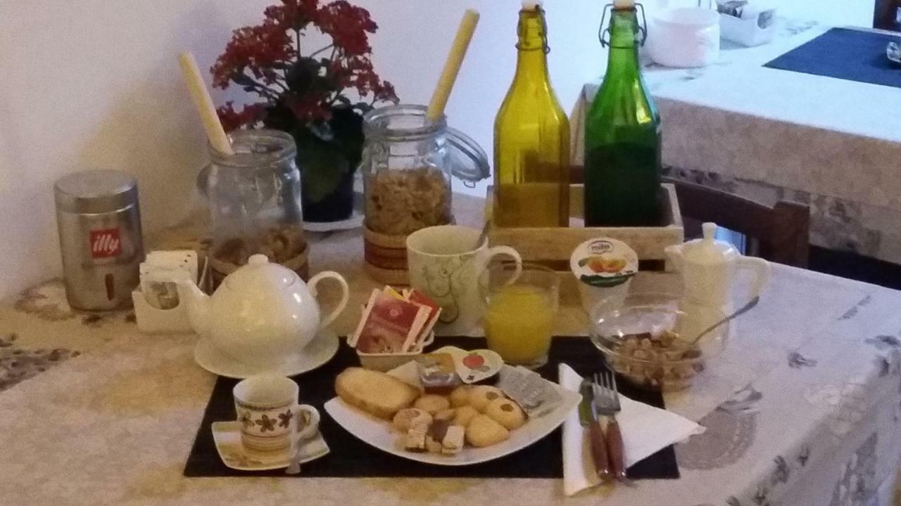 Bed and Breakfast Ai Tre Portoni Trient Exterior foto